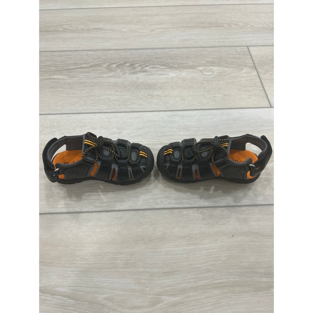 Adorable 3-pair bundle of toddler boys’ shoes - Picture 3 of 10